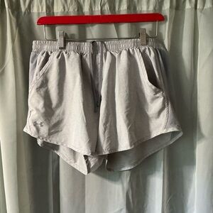 Under Armour Women's Light Gray Athletic Shorts size large